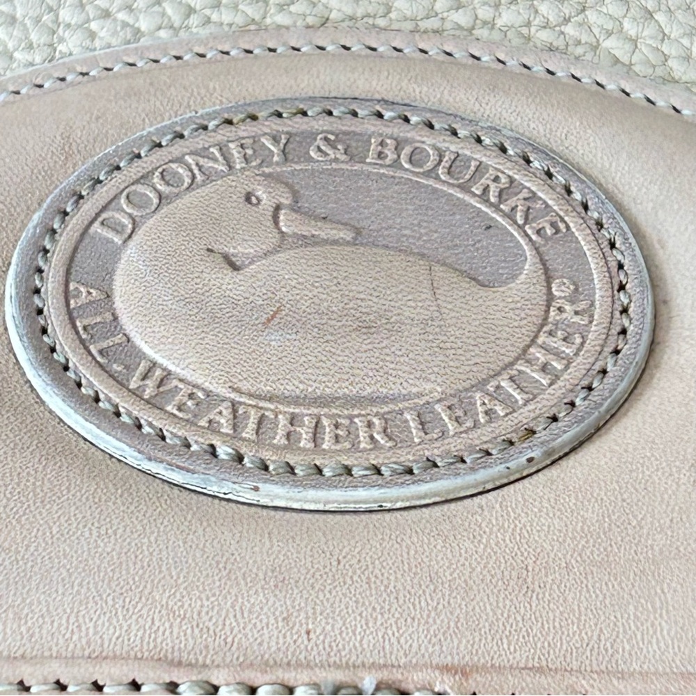 Authentic Dooney & Bourke Large Carrier Crossbody - Picture 10 of 16